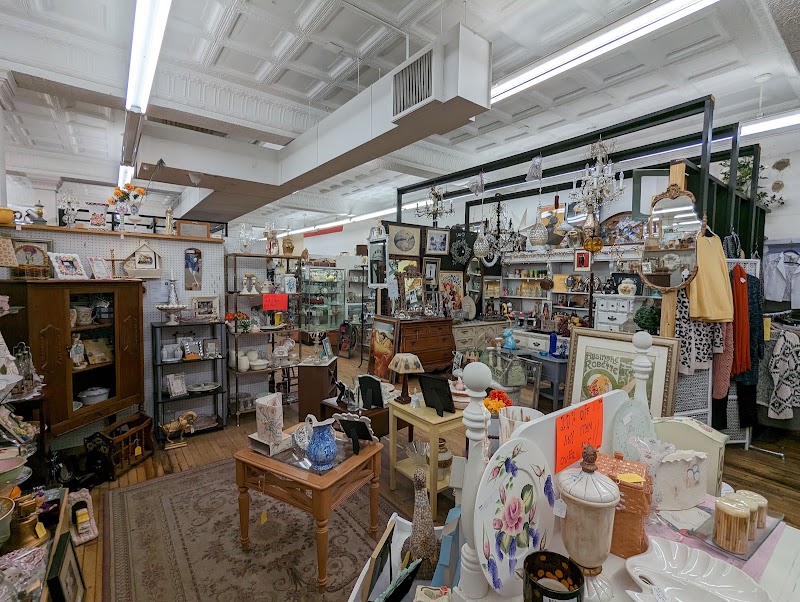 Point Pavilion Antique Centre, photo 2