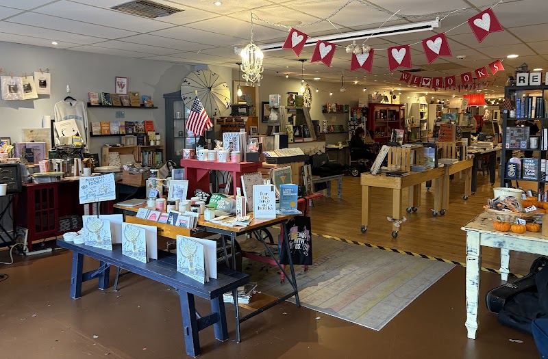 The Little Point Bookshop, photo 2